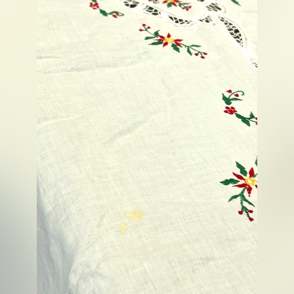 Heirloom Vintage Christmas Battenberg Lace embroidered tablecloth rectangle - Picture 8 of 12